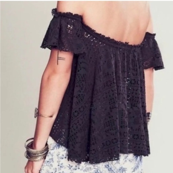 Free People Beach Free To Be Off The Shoulder Black Eyelet Top Women's Large - Picture 2 of 4